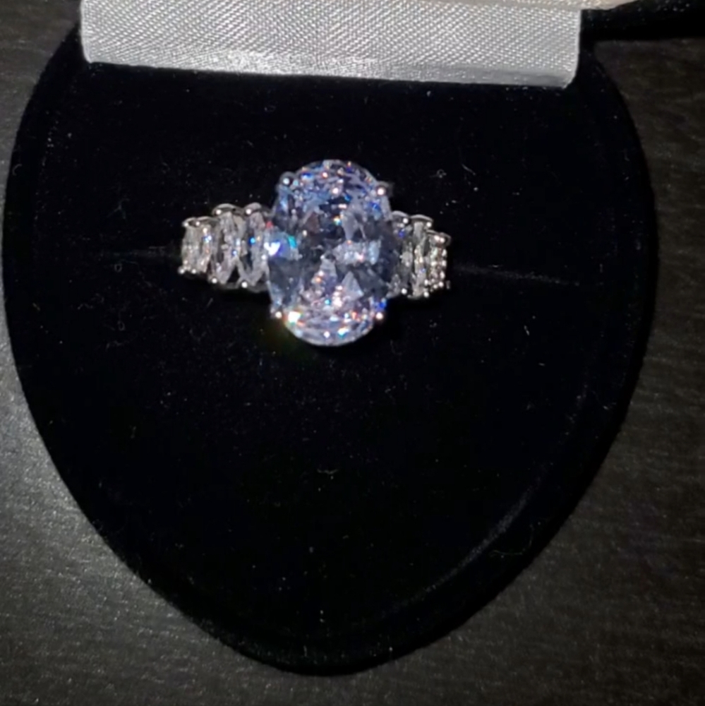 Ring - Picture 3 of 11